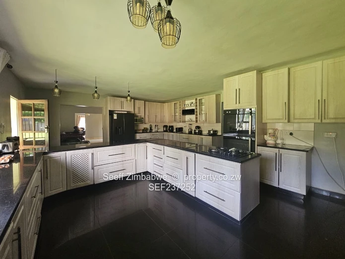 Modern 4-Bedroom Family Home with Excellent Amenities