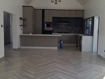4 Bedroom Flat & Apartment