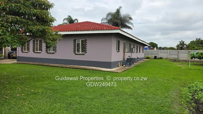 4 bed house for sale in Monavale on 1046sqm with deeds