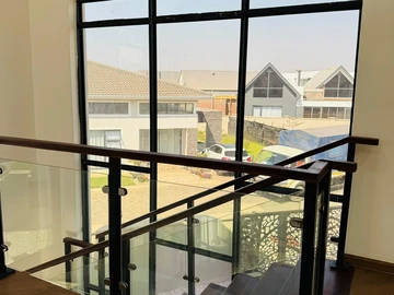 4 Bedroom Flat & Apartment