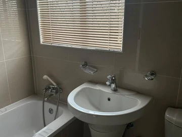 2 Bedroom Flat & Apartment