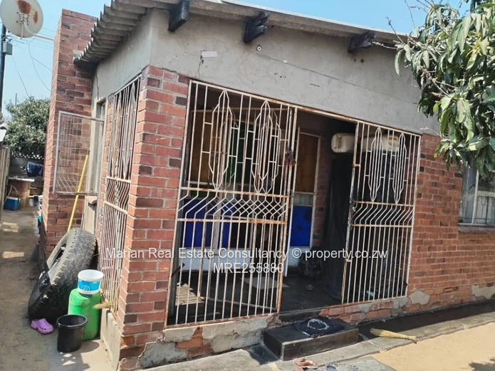 4 Bedroom House, Magwegwe West FOR SALE