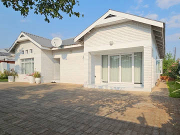 6 Bedroom House