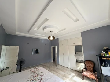 6 Bedroom House