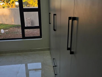 4 Bedroom Flat & Apartment