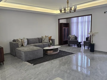 4 Bedroom Flat & Apartment