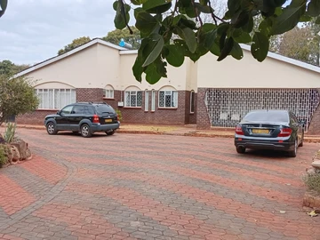 6 Bedroom House