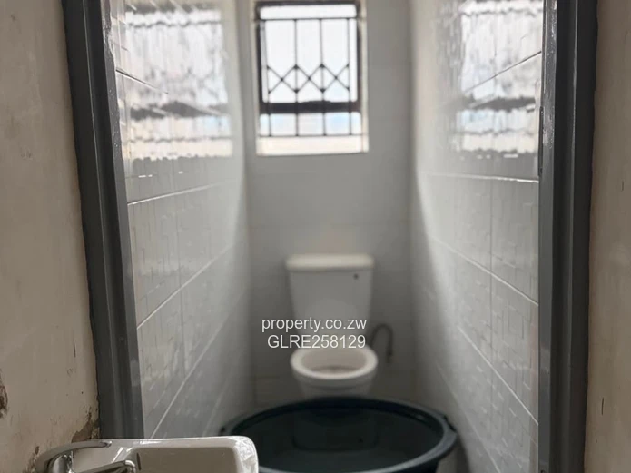 Glaudina 4-Bed Home - Tiled Roof, Garage & Garden