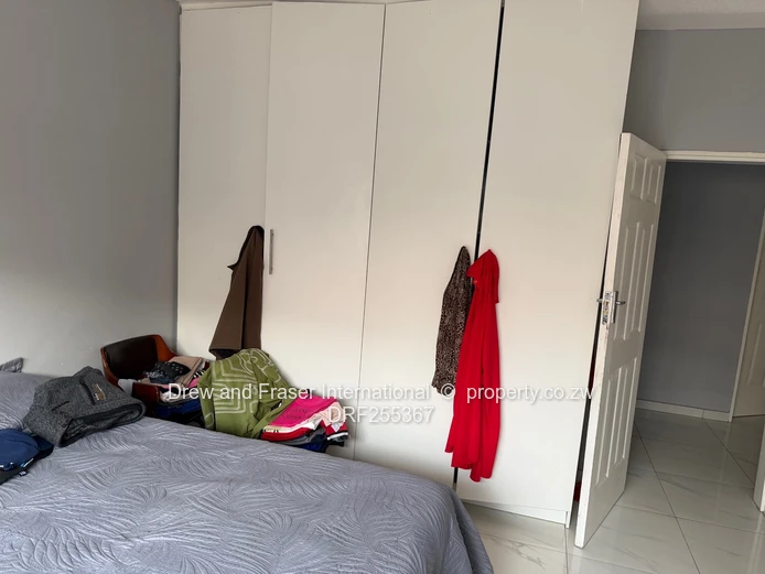 Modern 4-Bed Gated Home with Borehole & Solar Geysers, Mabvazuva
