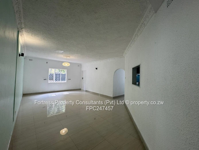 Glen Lorne 8-Bed House with Pool & Sunlit Lounge