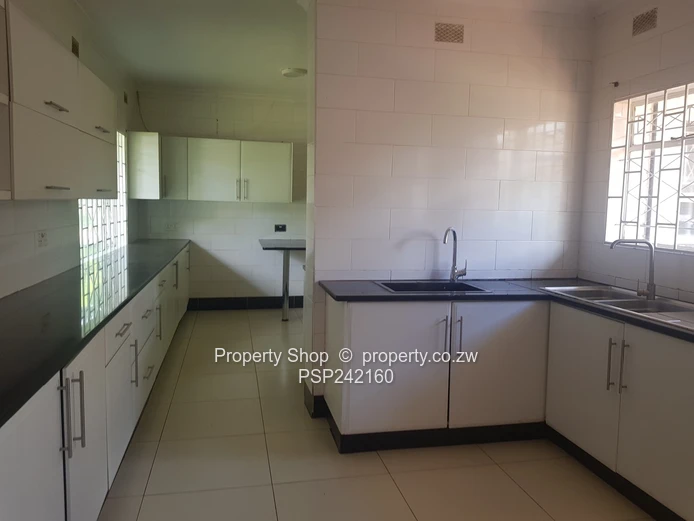 Family Home with a Cottage!