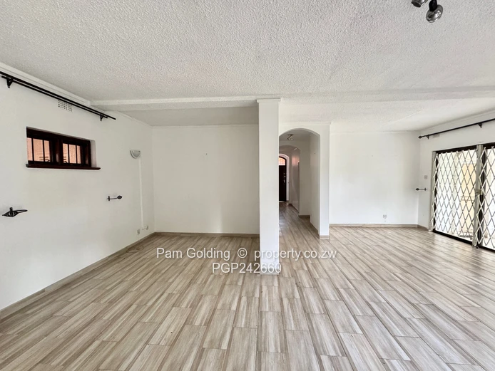 Charming  3 Bedroom Apartment - Newlands