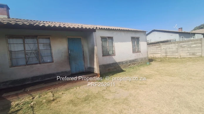 2-Bed Renovation Opportunity in Mufakose — 300m² (Sole Mandate)