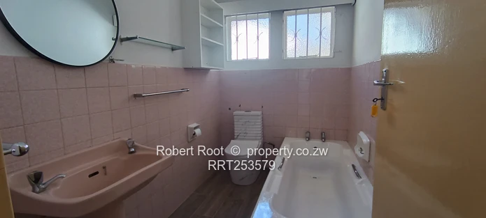 4 bed family home in Greystone Park