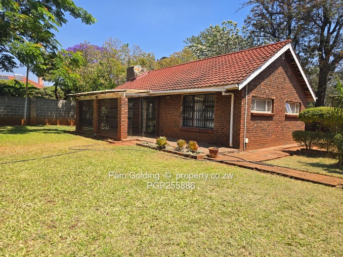 Bulawayo East: 2-Bed Brick Home on 1,400m² with Borehole in Suburbs (Sole Mandate)