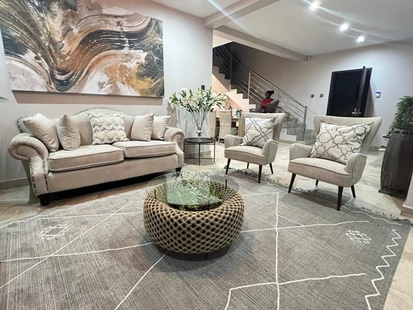 3 Bedroom Flat & Apartment