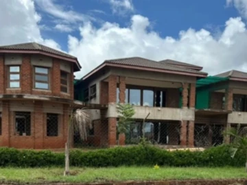 8 Bedroom House