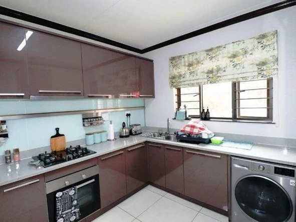 3 Bedroom Flat & Apartment