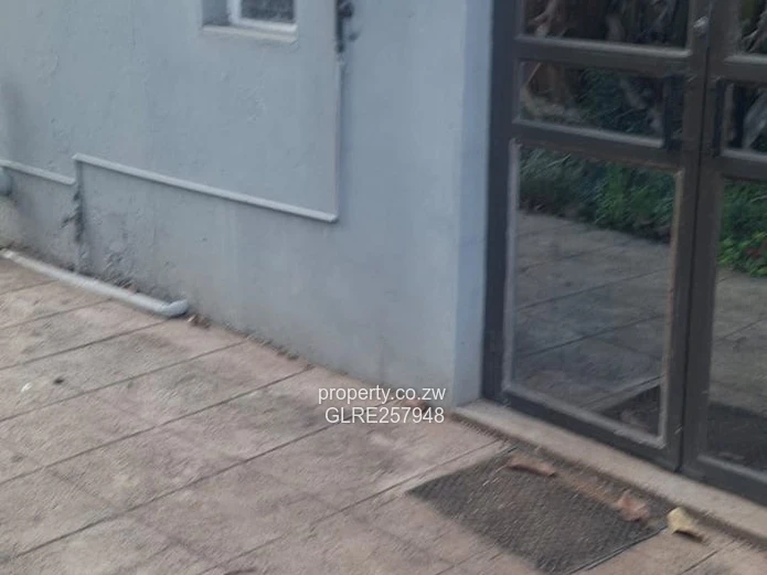 Spacious 5-Bed Home in Marlborough – Large Garden & Borehole