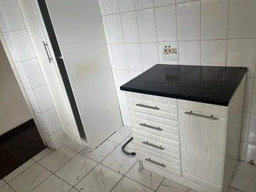 2 Bedroom Flat & Apartment