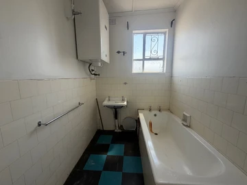 3 Bedroom Flat & Apartment