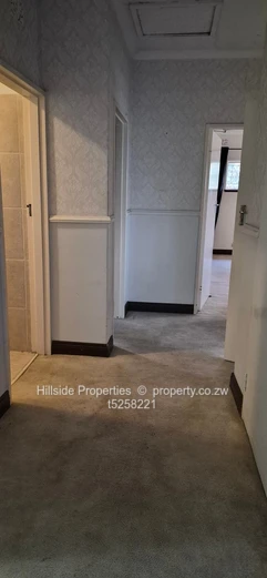 Glen Lorne 4-Bed 3-Bath: Modern Glass Wall & Garden