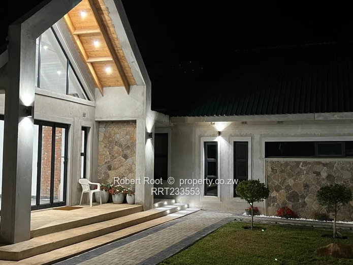 Stunning Home in Prestigious Neighboorhood