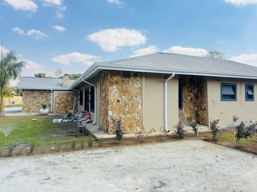 6 Bedroom House