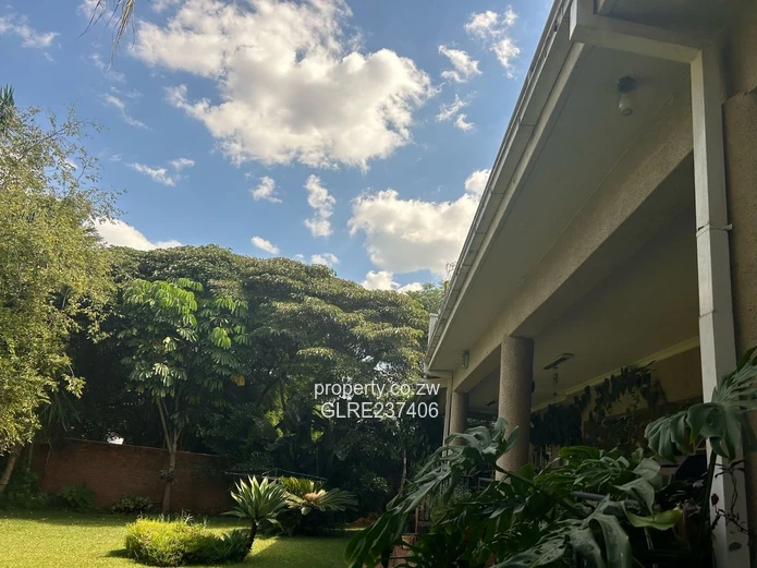 *Luxurious 5 Bedroom Home for Rent in Borrowdale Brooke*