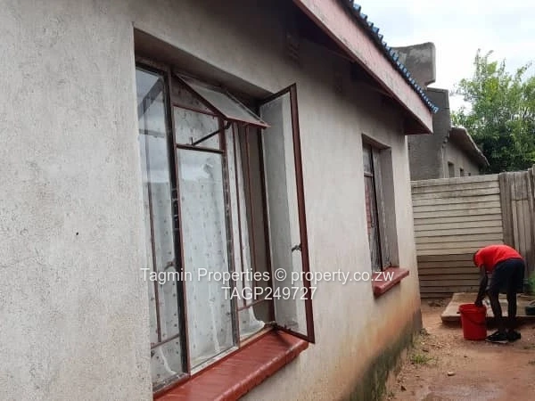 House forsale dema stand size 200sqms council cession  (Sole Mandate)