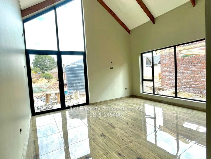 Light-filled 3-Bed Greendale Flat with Borehole