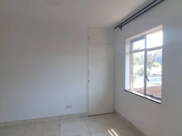 2 Bedroom Flat & Apartment