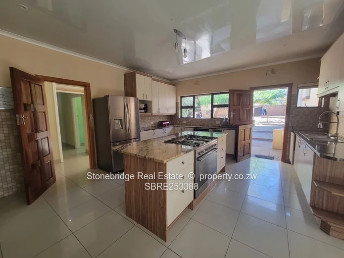 4 Bedroom House in Hillside For Sale
