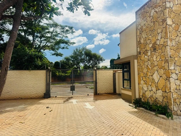 3 Bedroom Flat & Apartment