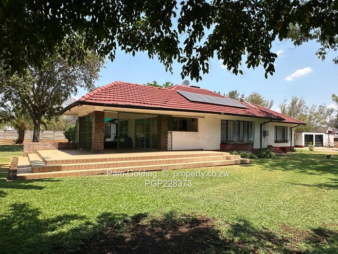 Riverside Retreat for Sale (Sole Mandate)