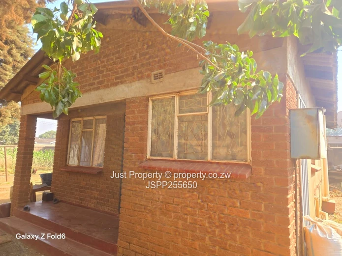 INVESTMENT OPPORTUNITY!2-Bed Cottage on 470m² in Nkwisi Gardens- Title Deeds (Sole Mandate)