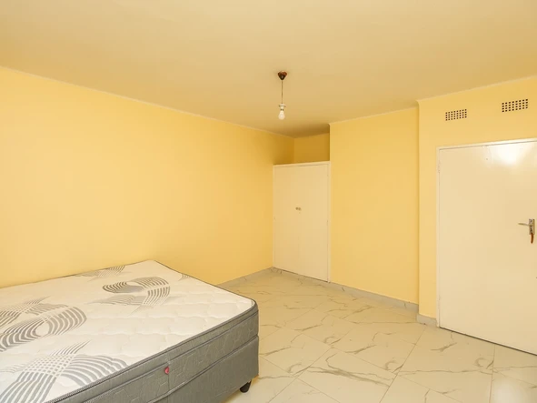 2 Bedroom Flat & Apartment