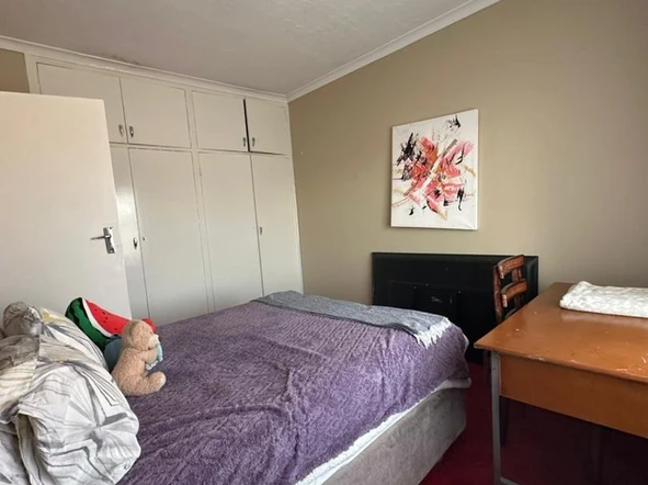 2 Bedroom Flat & Apartment