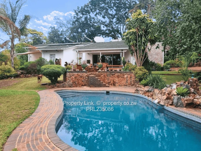 Home With Views, Pool & Self-Contained Cottage!