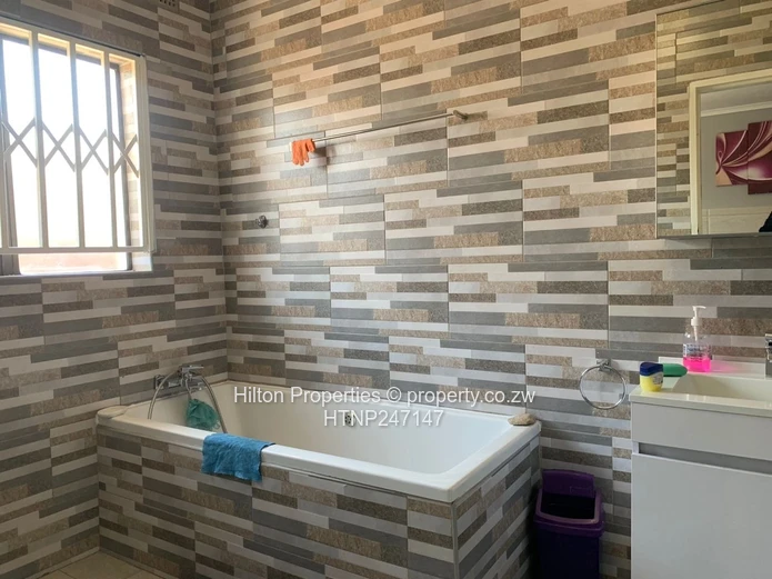 Spacious 5-Bed Parktown Home with Modern Kitchen & Borehole
