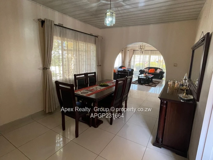 Hatfield House for Sale: Luxurious Family Home with Self-Contained Cottage