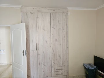 2 Bedroom Flat & Apartment