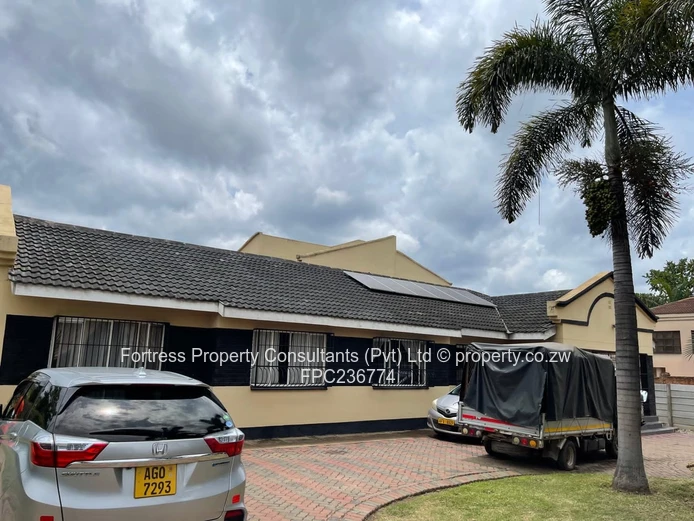 Solid Golden Oldie – 5-Bedroom Double-Storey Home for Rent in The Grange 