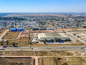 Commercial & Industrial Land