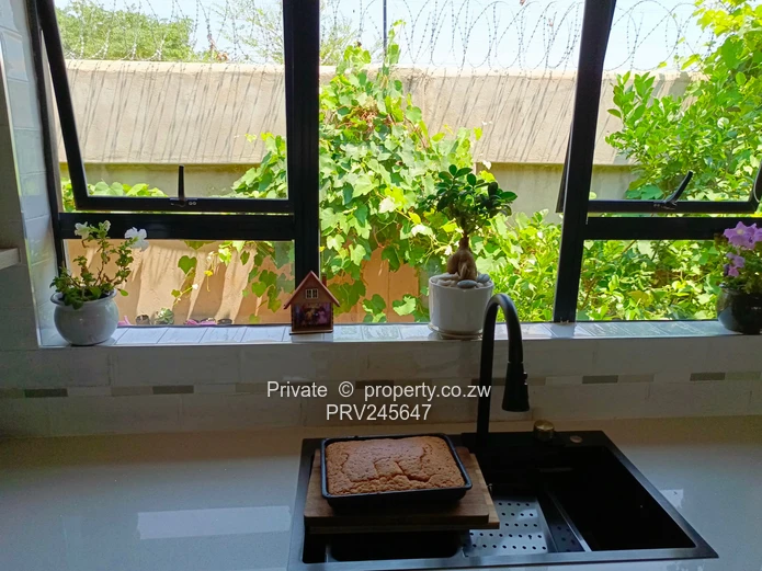 Modern 4-bed turnkey home on large 1,150m² stand near Sunway City. Full solar, borehole, jacuzzi, el