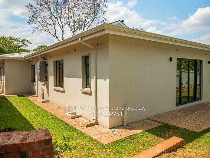 Large Townhouse In Chisipite