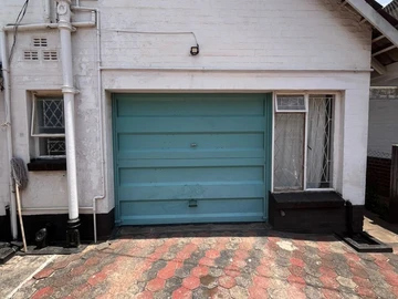 2 Bedroom Flat & Apartment