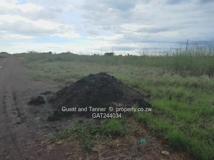 2200m² Stand up for grabs in Darwendale View, Norton.