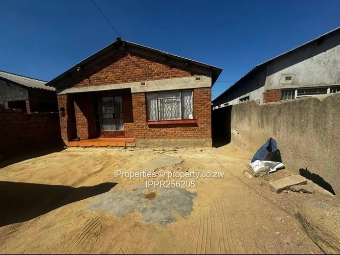 Zengeza 4-Bed Brick Home — Veranda & Sandy Front Yard