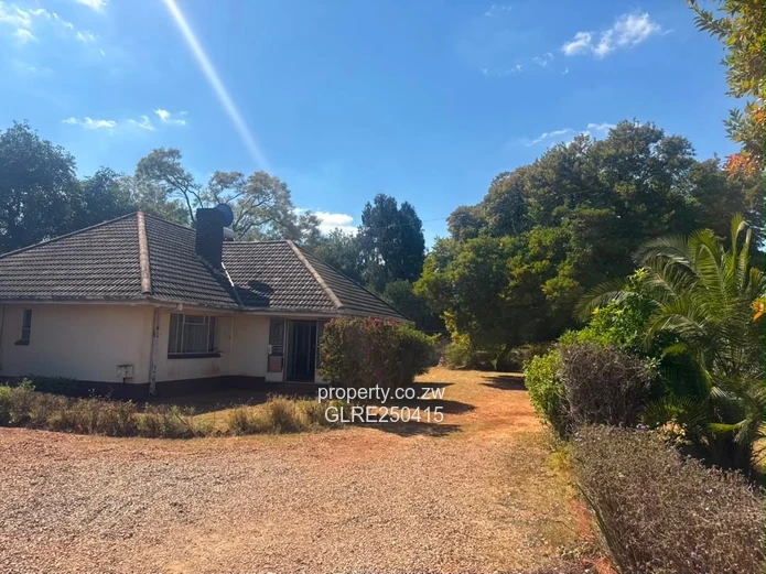 Vainona 4-Bed Family Home on 4789m² with Borehole & Solar